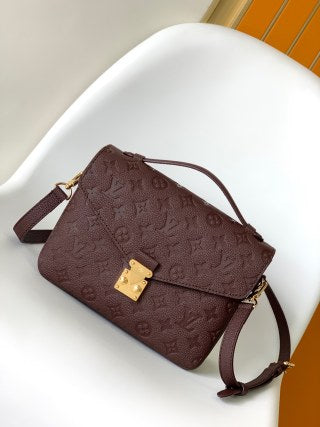 LV Pochette Metis Handbag