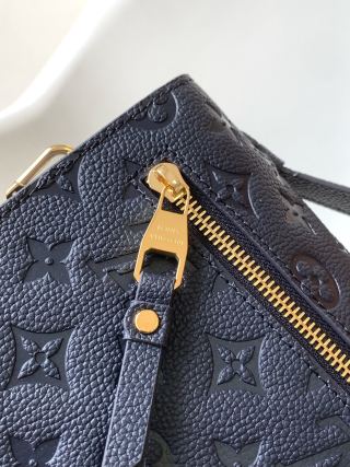 LV Pochette Metis Handbag