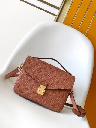LV Pochette Metis Handbag