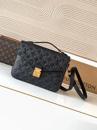 LV Pochette Metis Handbag
