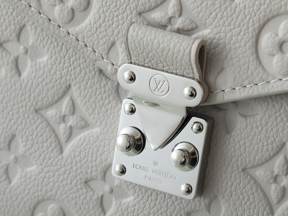 LV Pochette Metis Handbag