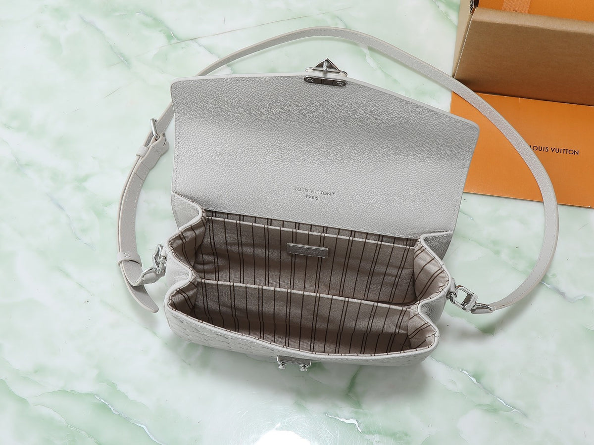 LV Pochette Metis Handbag