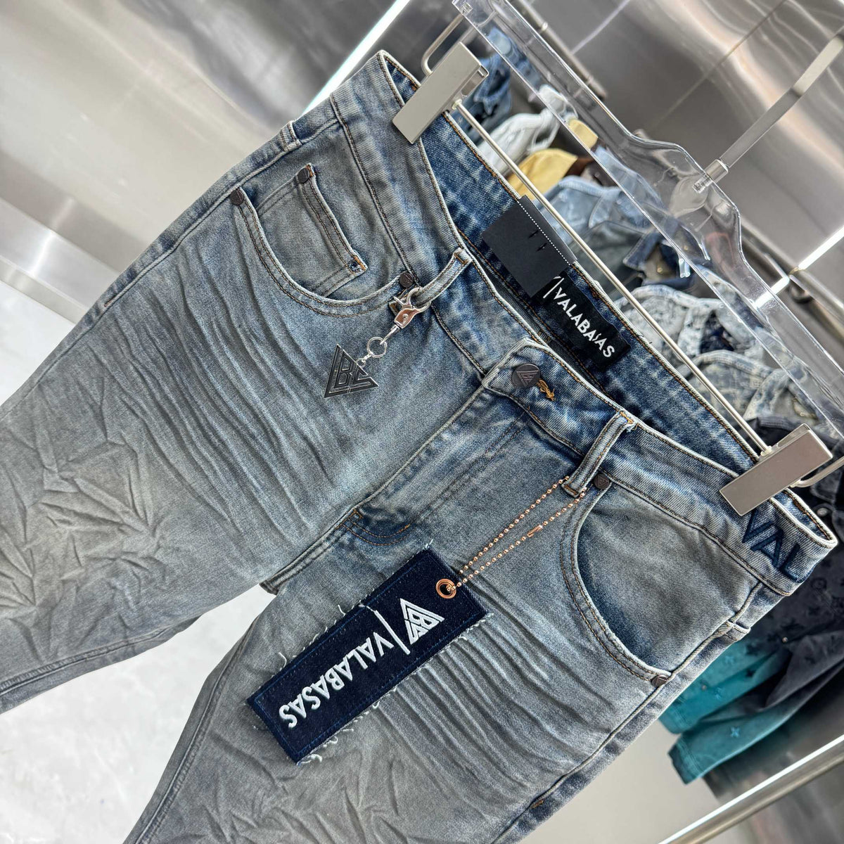 Valabasas Distressed Jeans