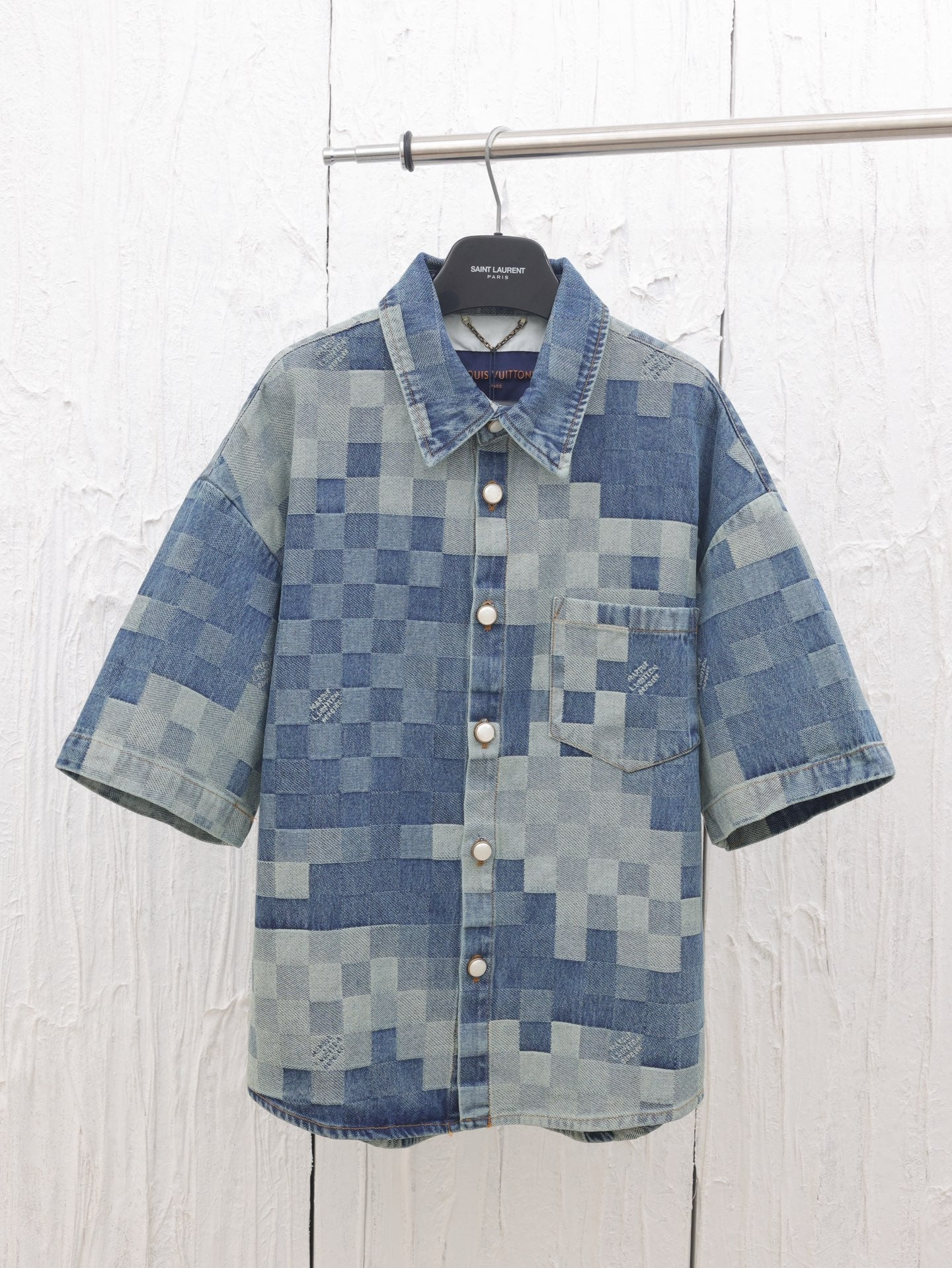 1V short-sleeved denim shirt
