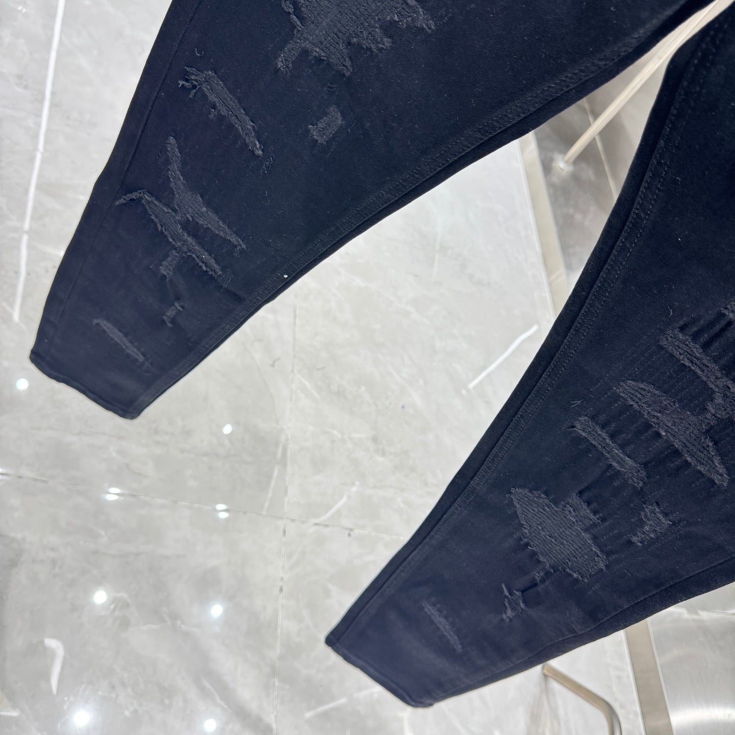 Valabasas Distressed Skinny Jeans