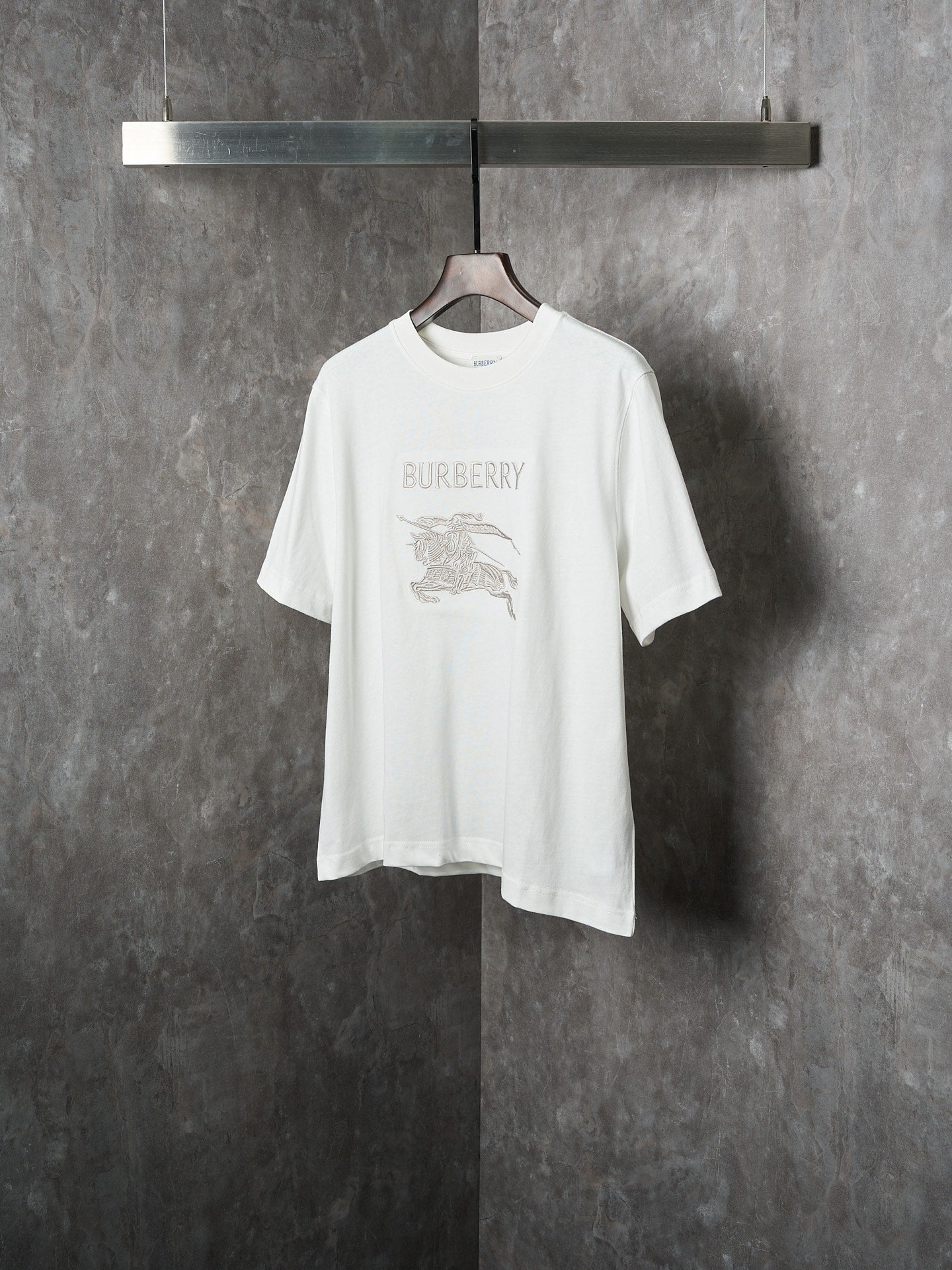 Burberry embroidered T-Shirt