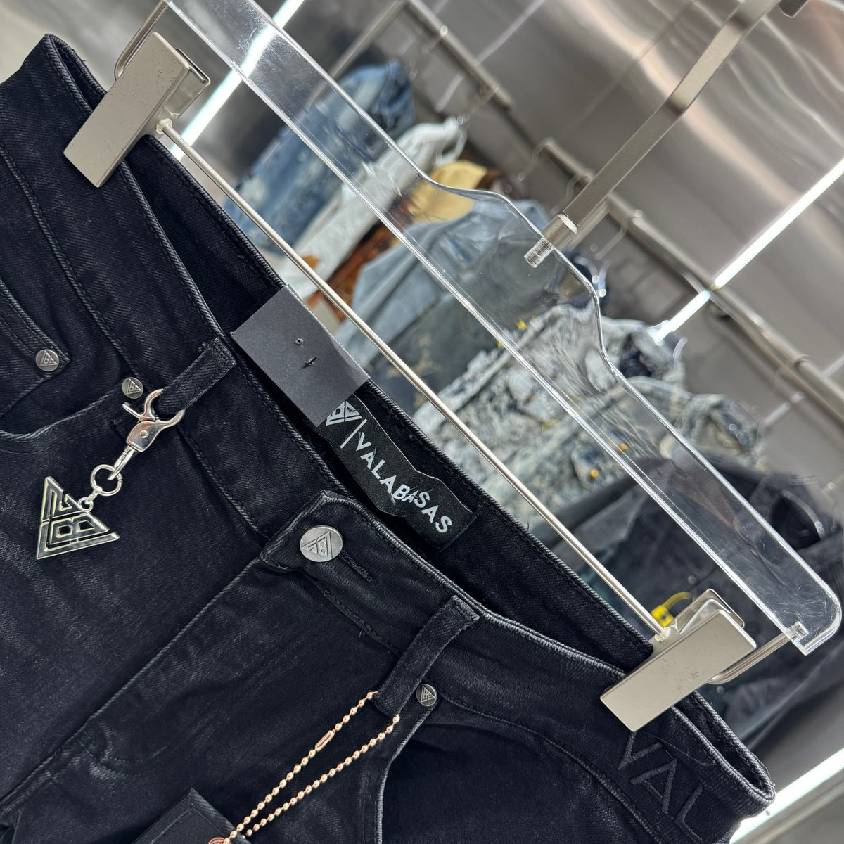 Valabasas Distressed Jeans