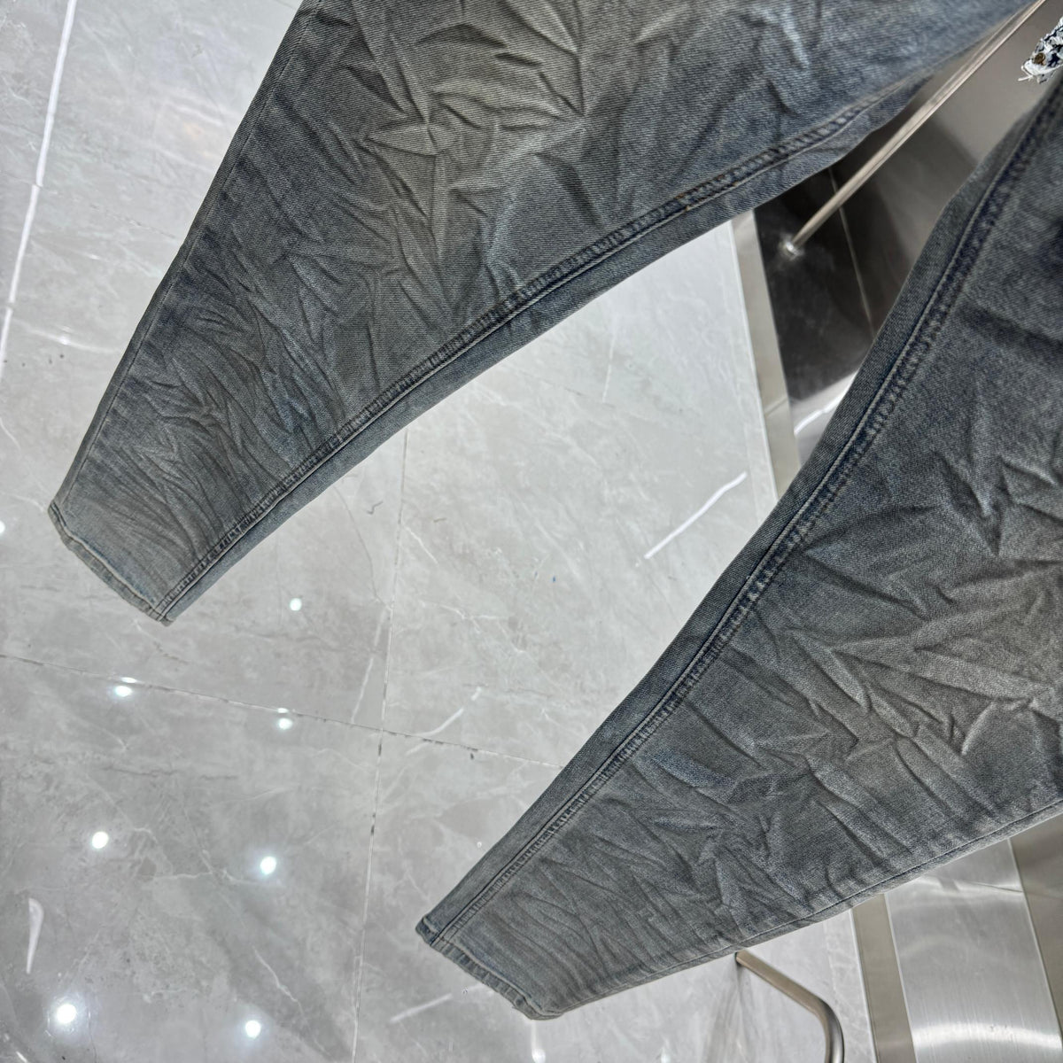 Valabasas Distressed Jeans