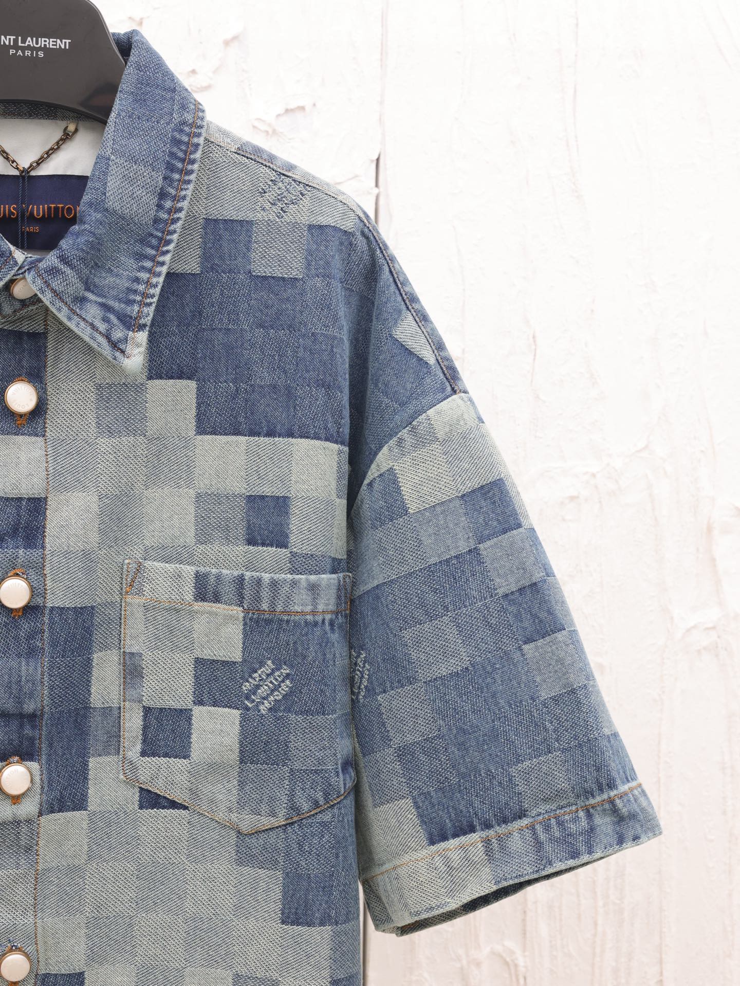 1V short-sleeved denim shirt